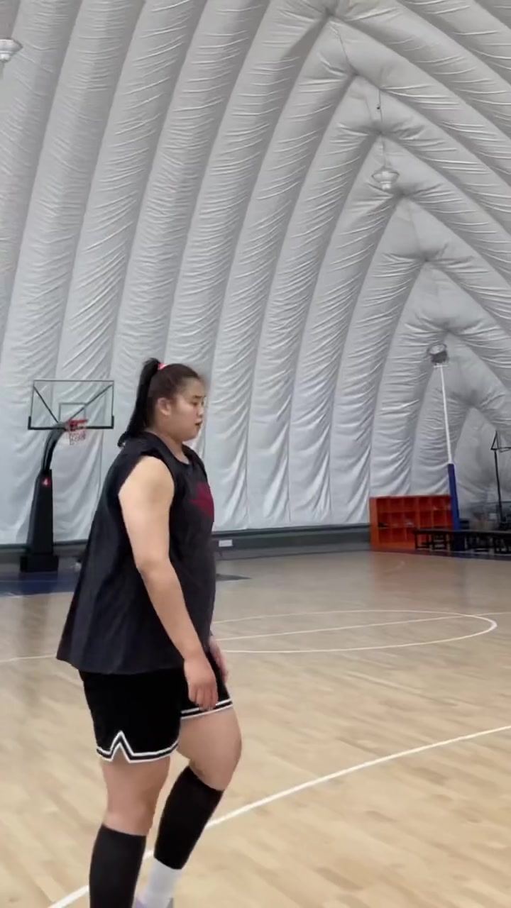 嚯，好魁梧！大寶貝劉禹彤背打你，你能頂住嗎？