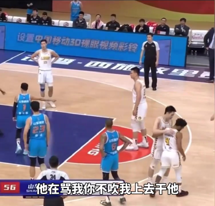 被庫克罵毛了？高詩巖對裁判說：他再罵我你不吹，我就上去干他?。ǜ咴妿r對新疆）