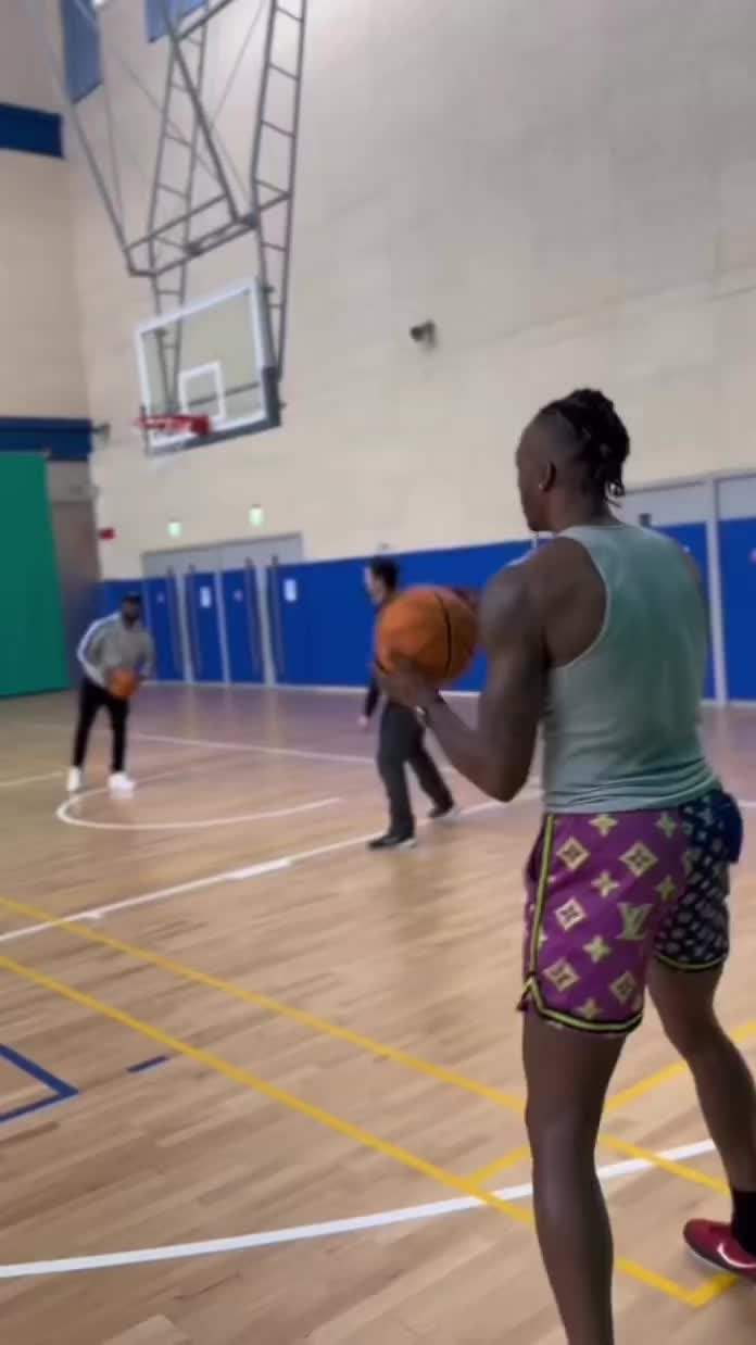 明天要復(fù)出！霍華德ins曬訓(xùn)練視頻：超人就要回歸賽場?。ɑ羧A德的ins賬號）